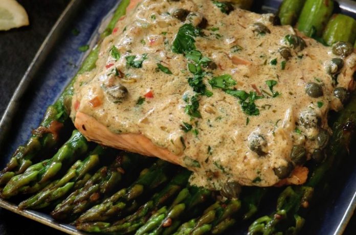 Salmón con salsa de limón