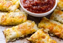 Palitos de pan de coliflor con queso Bajo en carbohidratos Keto Palitos de pan de coliflor con queso