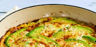 Receta Keto para preparar una rica frittata con aguacate y queso