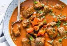 Goulash Receta tradicional rica y sencilla