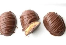 Receta fácil y rápida de huevitos de chocolate rellenos para esta pascua.