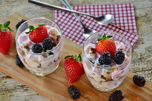 yogurt-berries-keto